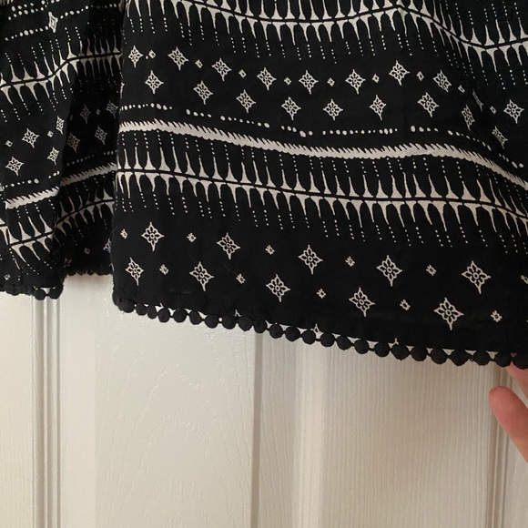 Mudd Flowy Black and White Patterned Halter top tank - Picture 3 of 4